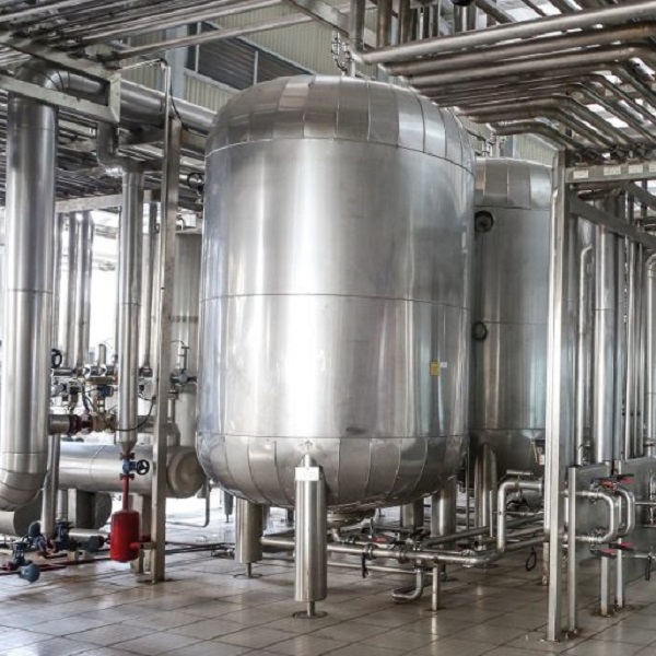 Inox làm bồn chứa hóa chất trong nhà máy sản xuất công nghiệp