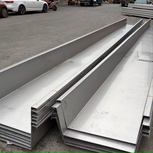 Máng nước inox công nghiệp sử dụng trong nhà máy và xưởng sản xuất