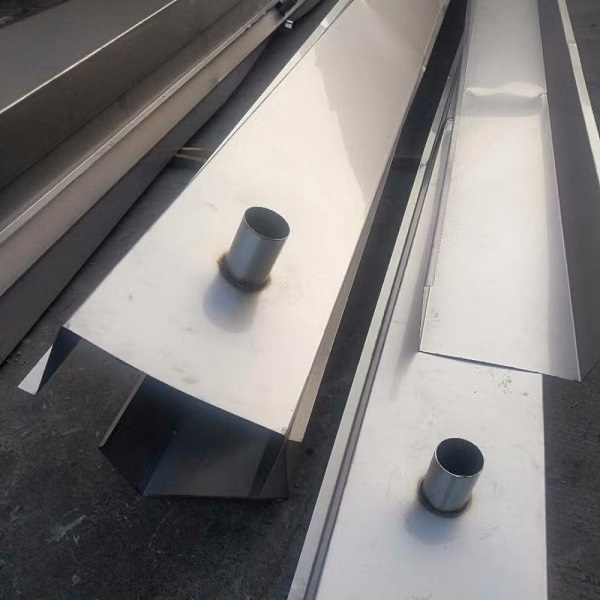 Máng xối inox cho nhà xưởng giúp thoát nước mái hiệu quả và bền bỉ